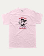 soy peor tus suenos graphic tee with bold and humorous print, Retro Inspired Graphic T shirt, Vintage Inspired Graphic T shirt, Y2k Retro Graphic  T shirt. funny and trendy graphic. Perfect for adults and gift-giving. Pink shirt.